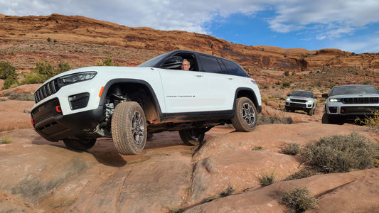 Jeep Grand Cherokee Safety Hammer: Off-Road SUV Emergency Escape Guide